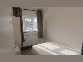 Roomgo UK - Double Room to Rent in Eltham (SE9 5NA) – £750 PCM | Bills Included, Eltham - £750 pcm
