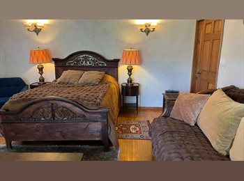Roomgo US - Peaceful 23′ × 16′ (320 sf) Large Private Room Duplex, Carthay Circle - $1,550 pm
