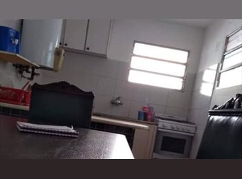 Roomgo AR - HABITACIÓN GRANDE  A COMPARTIR $250.000 POR CAMA PIEZA DOBLE - INDIVIDUAL $380000 -GUEMES 5 CUADR, Córdoba - AR$ 380.000 pm
