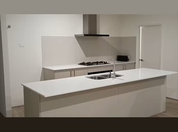 Roomgo AU - Master / Couples Bedroom with Private Ensuite Available – Eglinton, Eglinton - $450 pw