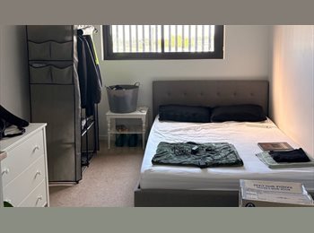 Roomgo AU - Sunny room with air conditioning near transport with rooftop pool, Chandler - $375 pw