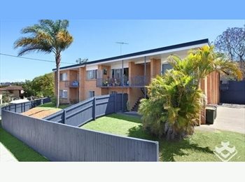 Roomgo AU - 1 Room in 2 Bedrooms apartment for rent near Garden City, Robertson - $275 pw