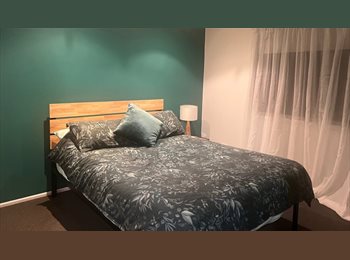 Roomgo AU - Furnished Room + Ensuite, Chandler - $325 pw