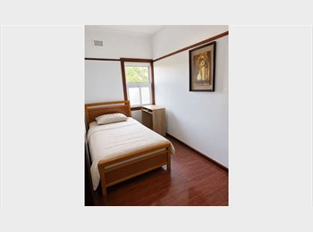 Roomgo AU - 3 Furnished Private Rooms – Female Only – 2 Min Walk to Birrong Station, Lansdowne - $250 pw