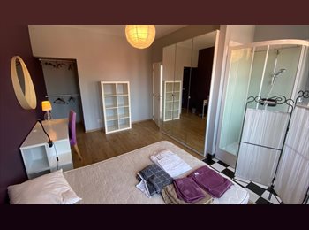 Appartager BE - Nice suite-room (+bathroom) in a large building, shared by young  people with internat. background, Schaerbeek Schaarbeek - 550 € pm