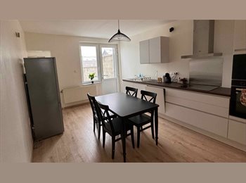 Appartager BE - Colocation Chambre privée meublée SDD privée dispo le 01.09.26 à MSS!, Charleroi - 550 € pm