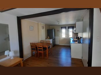 Appartager BE - Arlon – loft en colocation dans maison rénovée et entièrement meublée, Arlon - 750 € pm