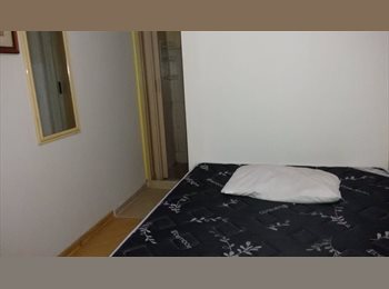 Roomgo BR - Quarto Região Berrini (casa), Campo Belo - R$ 1.350 Por mês