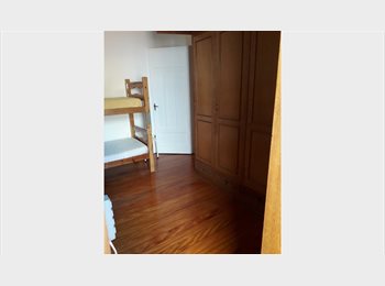 Roomgo BR - pensionato com quartos mobiliados em SP Trem e metro. Zona Oeste Sao Paulo, Lapa - R$ 780 Por mês