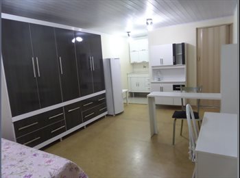 Roomgo BR - SUITE MOBILIADO COM BANHEIRO, Liberdade - R$ 1.400 Por mês