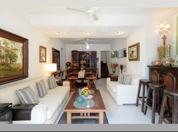 Roomgo BR - Barra da Tijuca , Alugo  Suíte, Condomínio  casa, Itanhangá - R$ 2.800 Por mês
