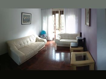 Roomgo BR - Quarto Feminino - Alto da Xv, Curitiba - R$ 1.000 Por mês
