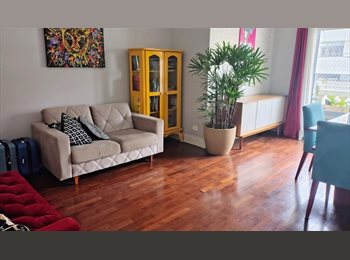 Roomgo BR - Quarto com cama de casal, Televisão e escrivaninha, Perdizes - R$ 2.000 Por mês