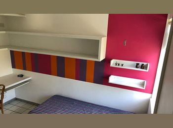Roomgo BR - Quarto Casa Forte - Conforto e ótima localização, Recife - R$ 1.016 Por mês