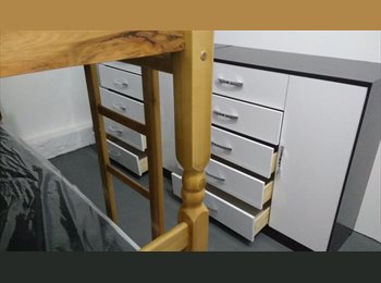 Roomgo BR - Pensão republica Morar Quartos Vagas Coletivos Duplos Individual o Melhor Custo Beneficio!, Penha - R$ 430 Por mês