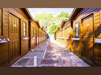 Roomgo BR - CHALÉ COM AR-CONDICIONADO E TV PRÓXIMO À PUC E UFRGS, Porto Alegre - R$ 990 Por mês