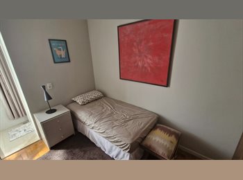 Roomgo BR - Suíte na Rua Augusta, 2 quadras da Av. Paulista, Consolação - R$ 2.000 Por mês