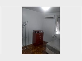 Roomgo BR - Alugo quarto mobiliado, Porto Alegre - R$ 800 Por mês