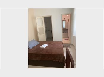 Roomgo BR - Suite  no coração da Tijuca para  não fumantes  n, Maracanã - R$ 1.880 Por mês