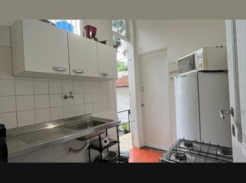 Roomgo BR - Casa, Laranjeiras - R$ 1.500 Por mês