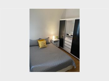 Roomgo BR - Seu novo quarto! Perto do metrô Fradique., Pinheiros - R$ 1.800 Por mês