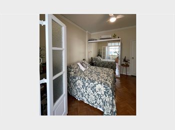 Roomgo BR - Quarto amplo e silencioso em lindo apartamento pertinho da praia, Copacabana - R$ 3.000 Por mês