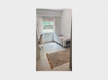 Roomgo BR - Alugo quarto aconchegante excelente condomínio arborizado, portaria 24h, próximo a UERJ, Vila Isabel - R$ 1.500 Por mês