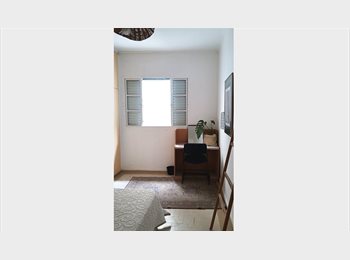 Roomgo BR - Quarto grande; 3 estações de metrô perto, Vila Mariana - R$ 1.390 Por mês