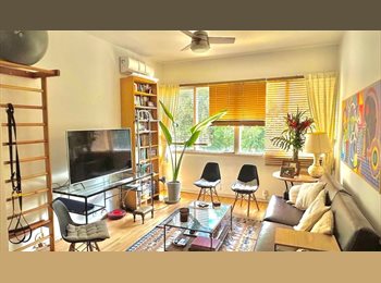 Roomgo BR - Quarto c/ Banheiro Privativo, Ar Condicionado Split e TV, Laranjeiras - R$ 3.000 Por mês