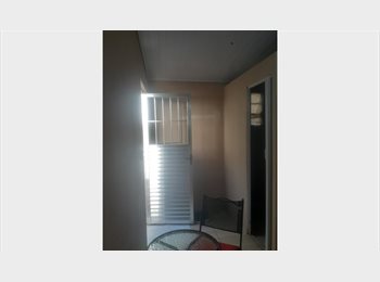 Roomgo BR - Suíte mobiliada individual próximo ao metrô Santa Cruz, Vila Mariana - R$ 980 Por mês