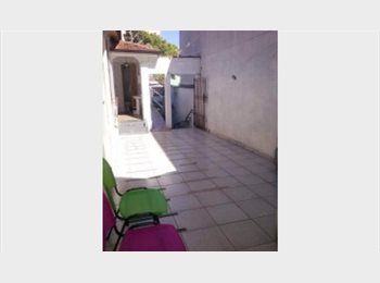 Roomgo BR - @Hospedaria com quartos para alugar com tudo incluído mobiliados em São Paulo Lapa Trem e Metro Zona, Lapa - R$ 780 Por mês