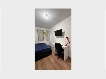Roomgo BR - Quarto em casa com piscina e sala de cinema, Campo Belo - R$ 1.600 Por mês