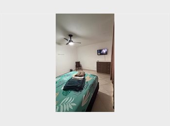 Roomgo BR - Quartos locação diária para garotas GP para atendimento, Curitiba - R$ 150 Por mês