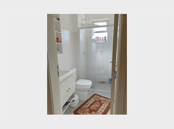 Roomgo BR - Procura um lugar tranquilo para morar ou conhece alguém que esteja?, Porto Alegre - R$ 1.250 Por mês