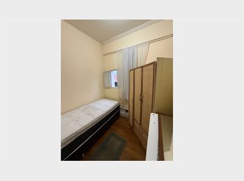 Roomgo BR - PEQUENO QUARTO INDIVIDUAL NA VILA MARIANA, Vila Mariana - R$ 950 Por mês