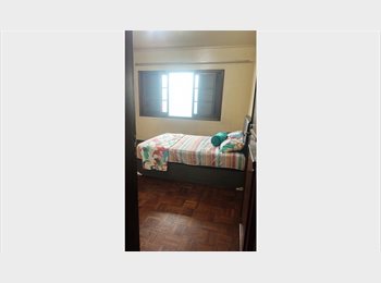 Roomgo BR - Alugo Suite na Vila Tramontano, Morumbi - R$ 2.000 Por mês