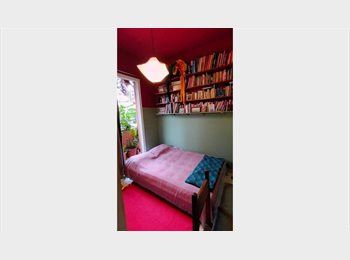 Roomgo BR - Quarto na Bela Vista com varanda; fique sozinho 18 dias por mês; LGBT-friendly, Liberdade - R$ 2.600 Por mês