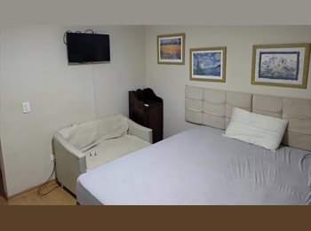 Roomgo BR - SUITE AMPLA EM CASA DE ALTO PADRÃO, Morumbi - R$ 2.000 Por mês