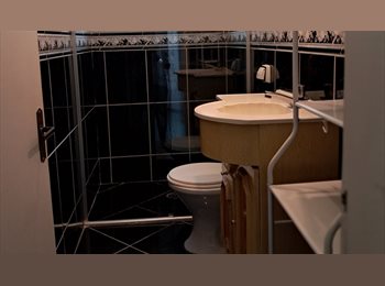 Roomgo BR - Alugo suite, Lapa - R$ 1.500 Por mês