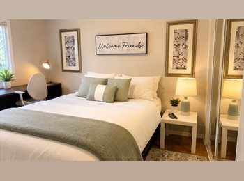 Roomgo CA - Subway Mall Big Room All inclusive Upper Level, Toronto - $950 pcm