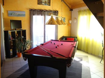 Roomgo CH - Chambre à louer, à 15 min. de Fribourg et Bulle, Fribourg - 800 CHF / Mois