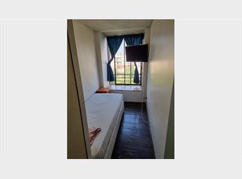 CompartoDepto CL -  Habitación pequeña para mujer , La Florida - CH$230.000 por mes
