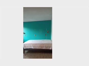 CompartoDepto CL - Pieza grande con closet y salida a balcón a varón que trabaje, La Reina - CH$450.000 por mes