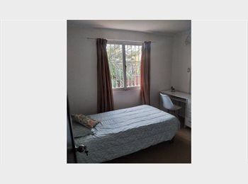 CompartoDepto CL - Arriendo Pieza en Casa en Las Condes, La Reina - CH$360.000 por mes