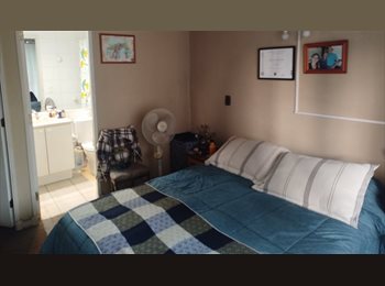 CompartoDepto CL - Arriendo amplia habitación con closet, walking closet, baño y balcón privados, Providencia - CH$400.000 por mes