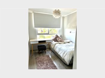 CompartoDepto CL - Disponible habitación individual amoblada con baño privado, en depto compartido – Walker Martínez, La Florida - CH$280.000 por mes