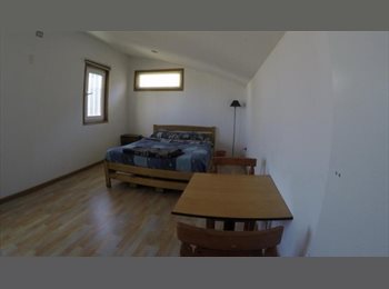 CompartoDepto CL - Habitación con baño privado en pleno Cerro Alegre, Valparaíso - CH$420.000 por mes