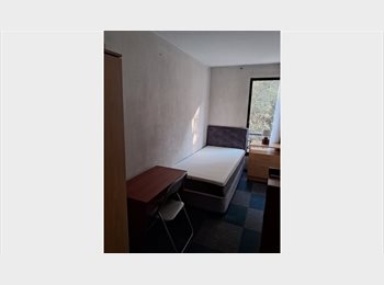 CompartoDepto CL - Pieza en Providencia, a dos cuadras del metro Ines de Suarez, Providencia - CH$270.000 por mes