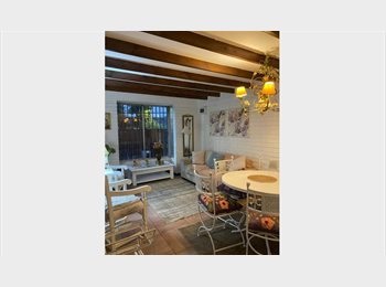 CompartoDepto CL - Linda Casa en Las Condes, con excelente ubicación!!!;, La Reina - CH$300.000 por mes