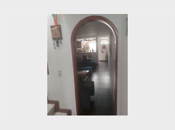 CompartoApto CO - Rento habitaciòn grande con espacio para estrudio, Bogotá - COP$ 900.000 por mes